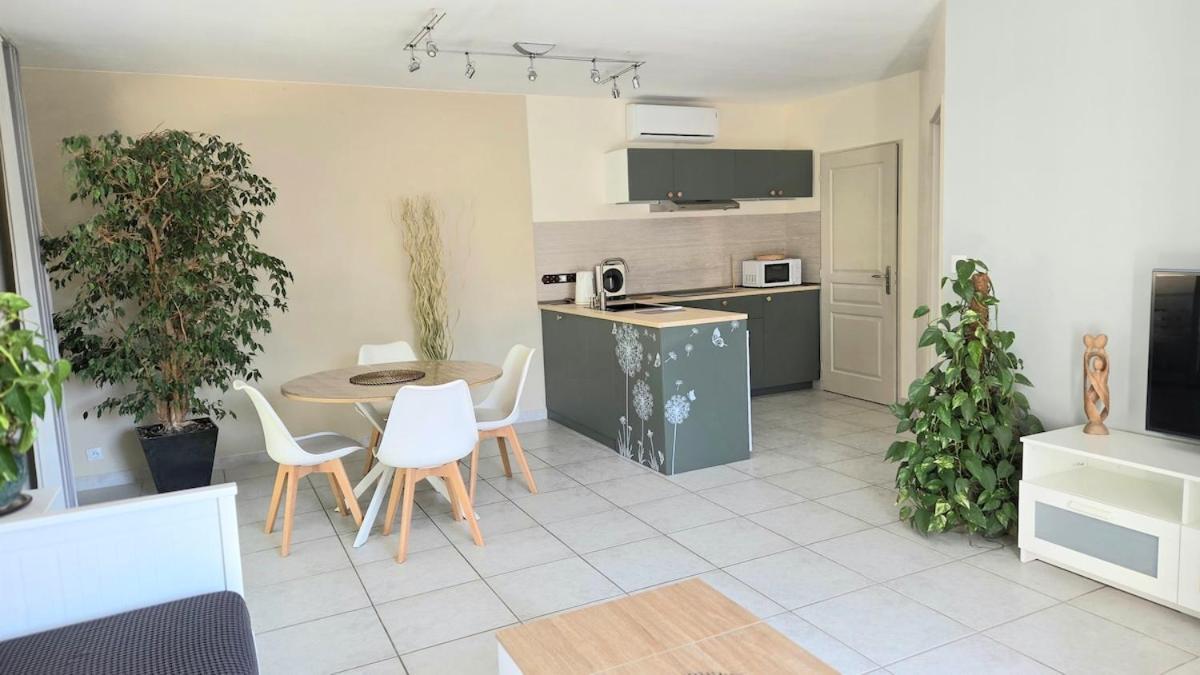 Appart Au Calme Avec Acces A La Piscine Partagee De 18H30 A 21H00 Uniquement Holiday home