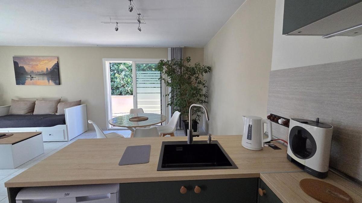 Appart Au Calme Avec Acces A La Piscine Partagee De 18H30 A 21H00 Uniquement Holiday home *