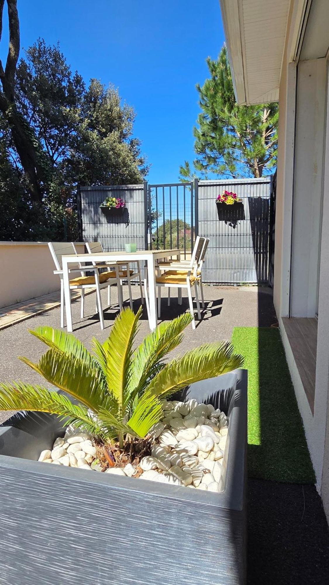 Holiday home Appart Au Calme Avec Acces A La Piscine Partagee De 18H30 A 21H00 Uniquement *