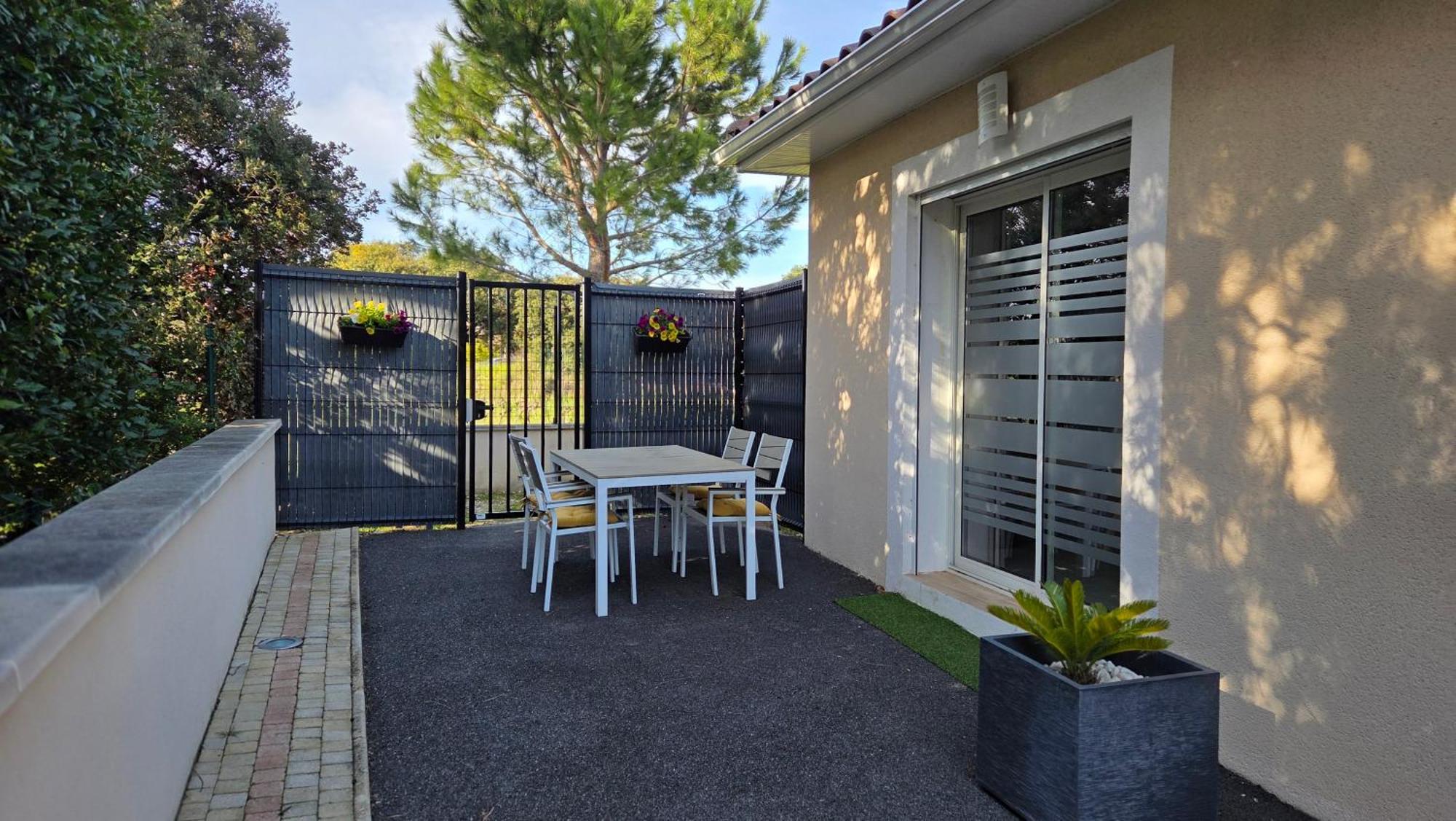 Holiday home Appart Au Calme Avec Acces A La Piscine Partagee De 18H30 A 21H00 Uniquement *