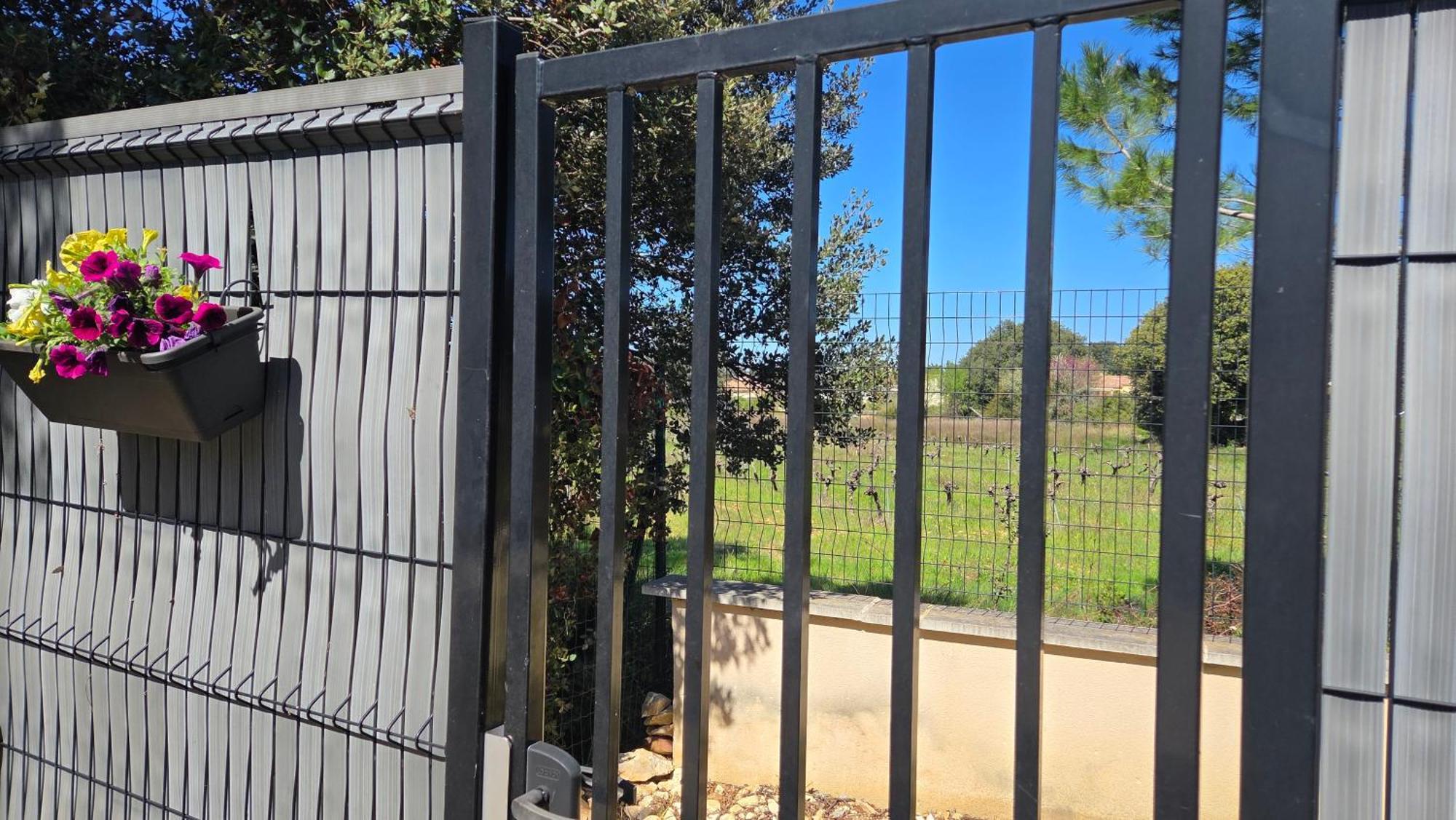 Appart Au Calme Avec Acces A La Piscine Partagee De 18H30 A 21H00 Uniquement Holiday home Orange (Vaucluse)